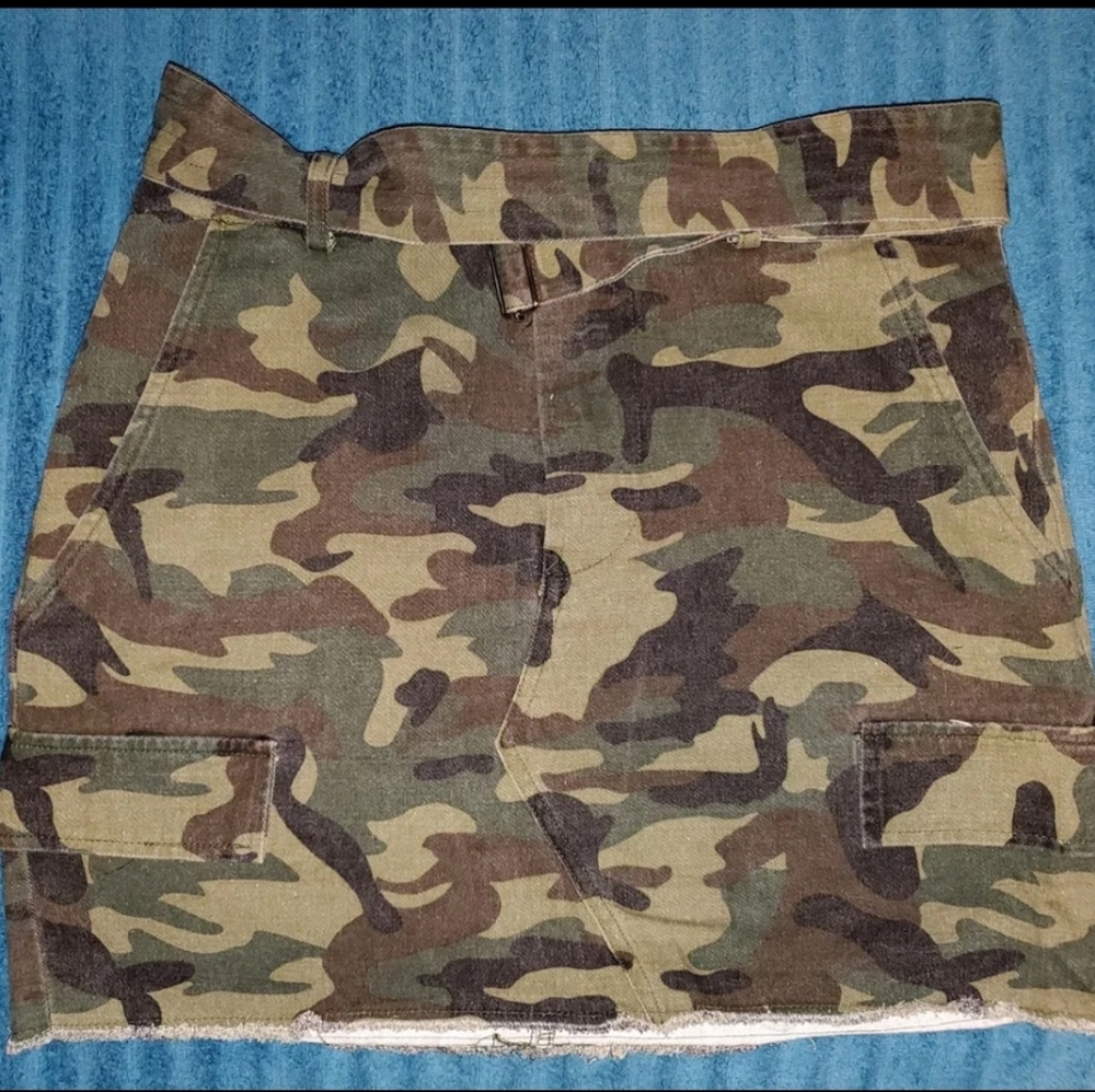 Military camo skirt size L